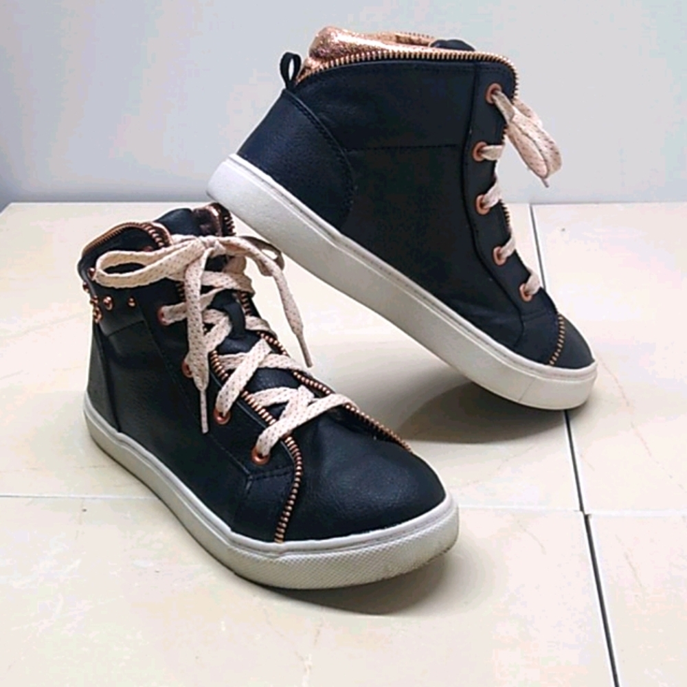 Wonder Nation Black Vinyl Sneakers With Rose Gold